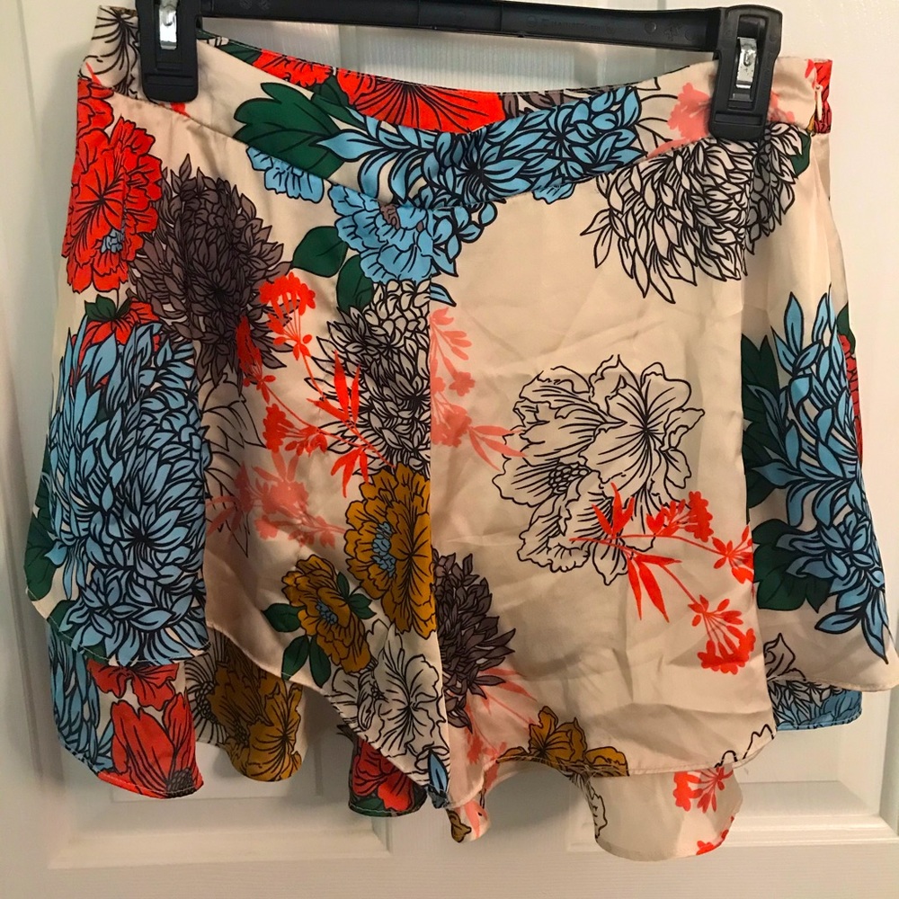 Charlie O. Flowered Silk shorts with under layer. Size M (fits 6-8)
